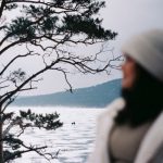 Плёночная камера на гранитном берегу перед съёмкой
